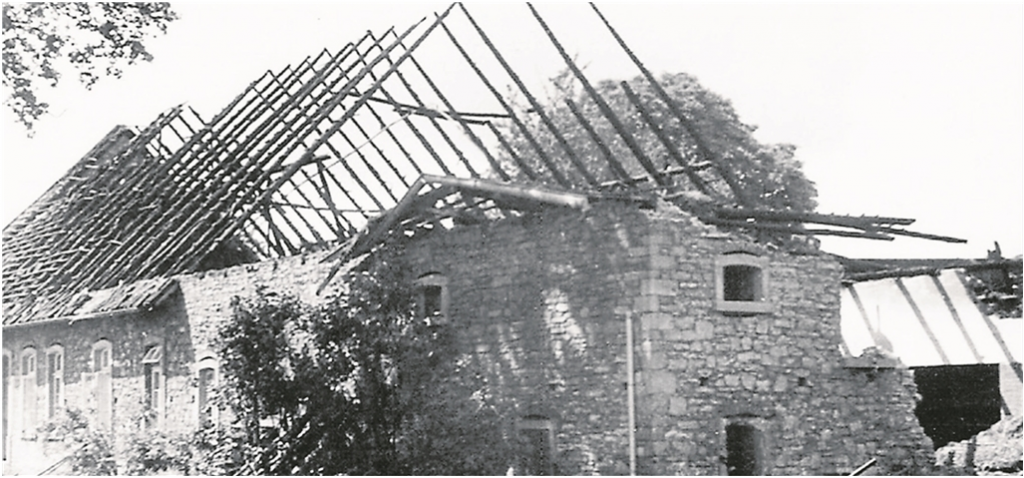 Nur die alte Eiche erinnert an den Hof